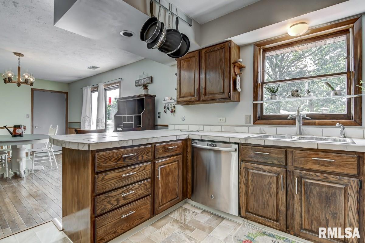 1 Buecker Lane Springfield, IL 62707 - Photo 8 of 38