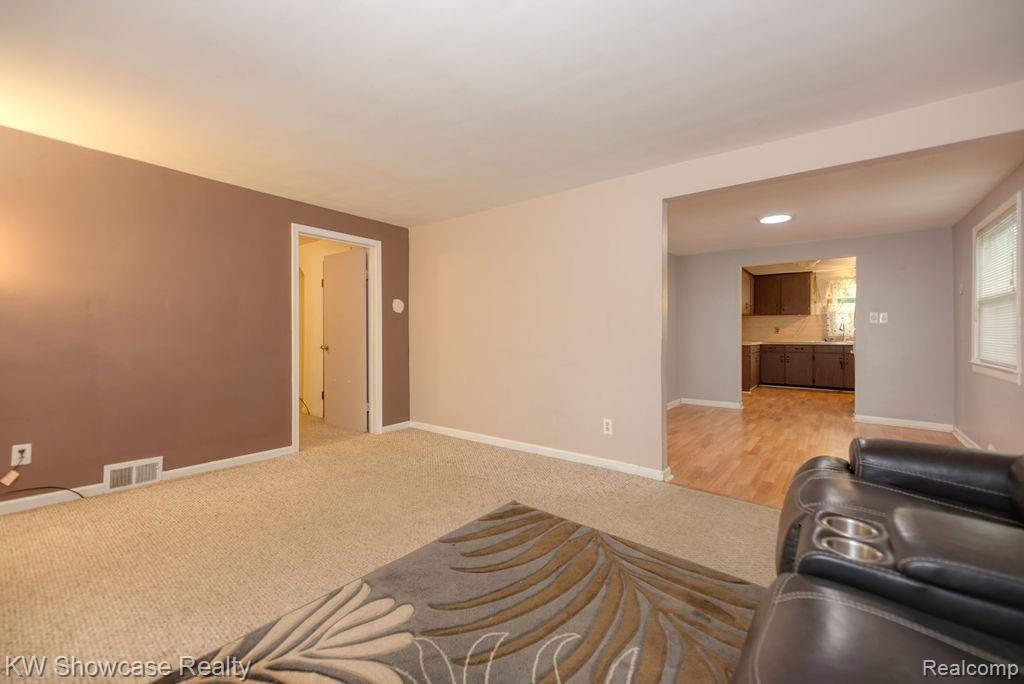 8465 Rivard Avenue Warren, MI 48089 - Photo 5 of 29 8465Rivard-5.jpg