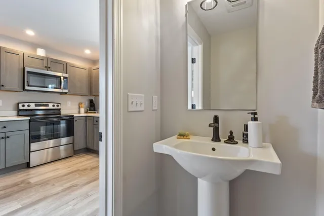 $380,000 | 7 Kasseys Way, Unit 5, Westbrook, ME 04092