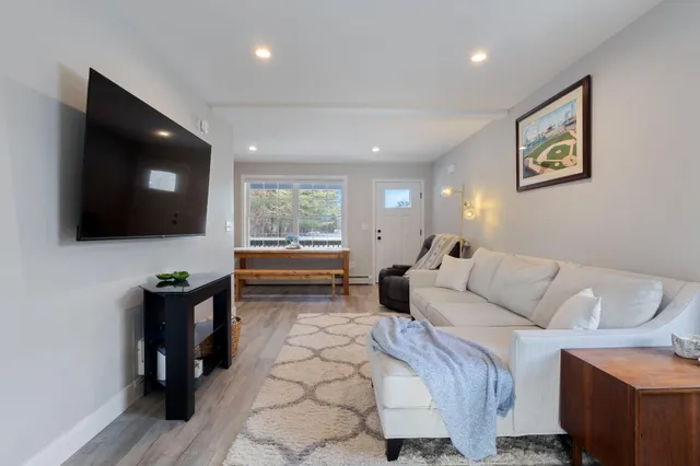 $380,000 | 7 Kasseys Way, Unit 5, Westbrook, ME 04092