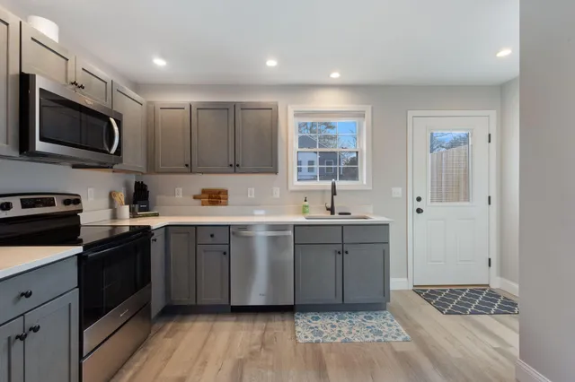 $380,000 | 7 Kasseys Way, Unit 5, Westbrook, ME 04092