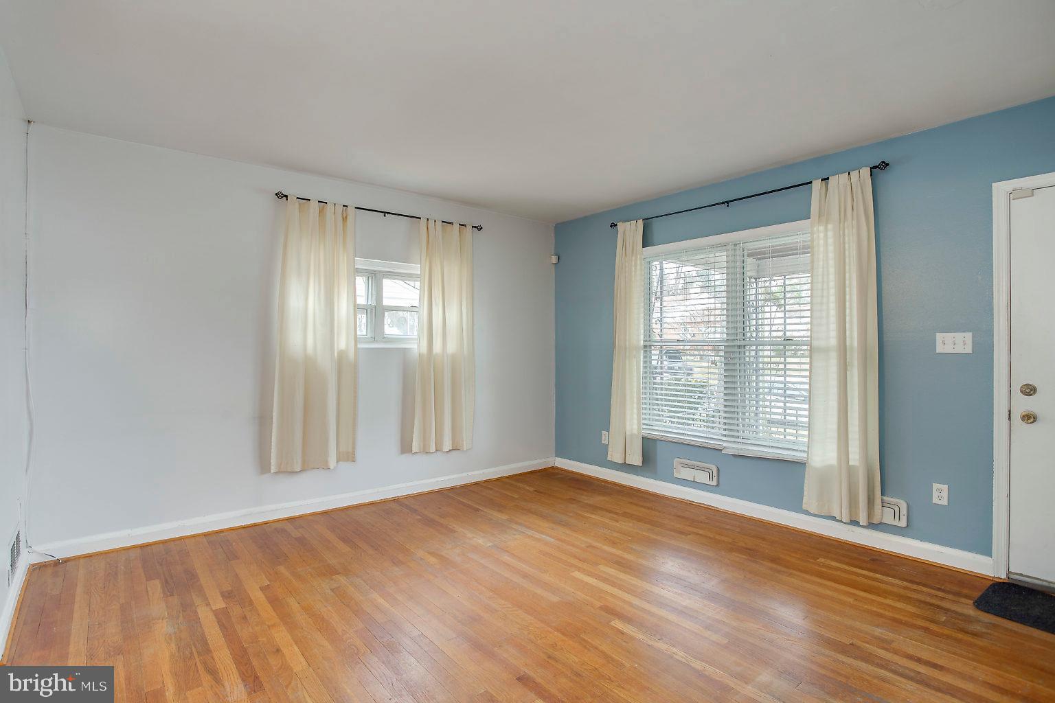 971 Southridge Road Baltimore, MD 21228 - Photo 14 of 32 Gallery Image 14