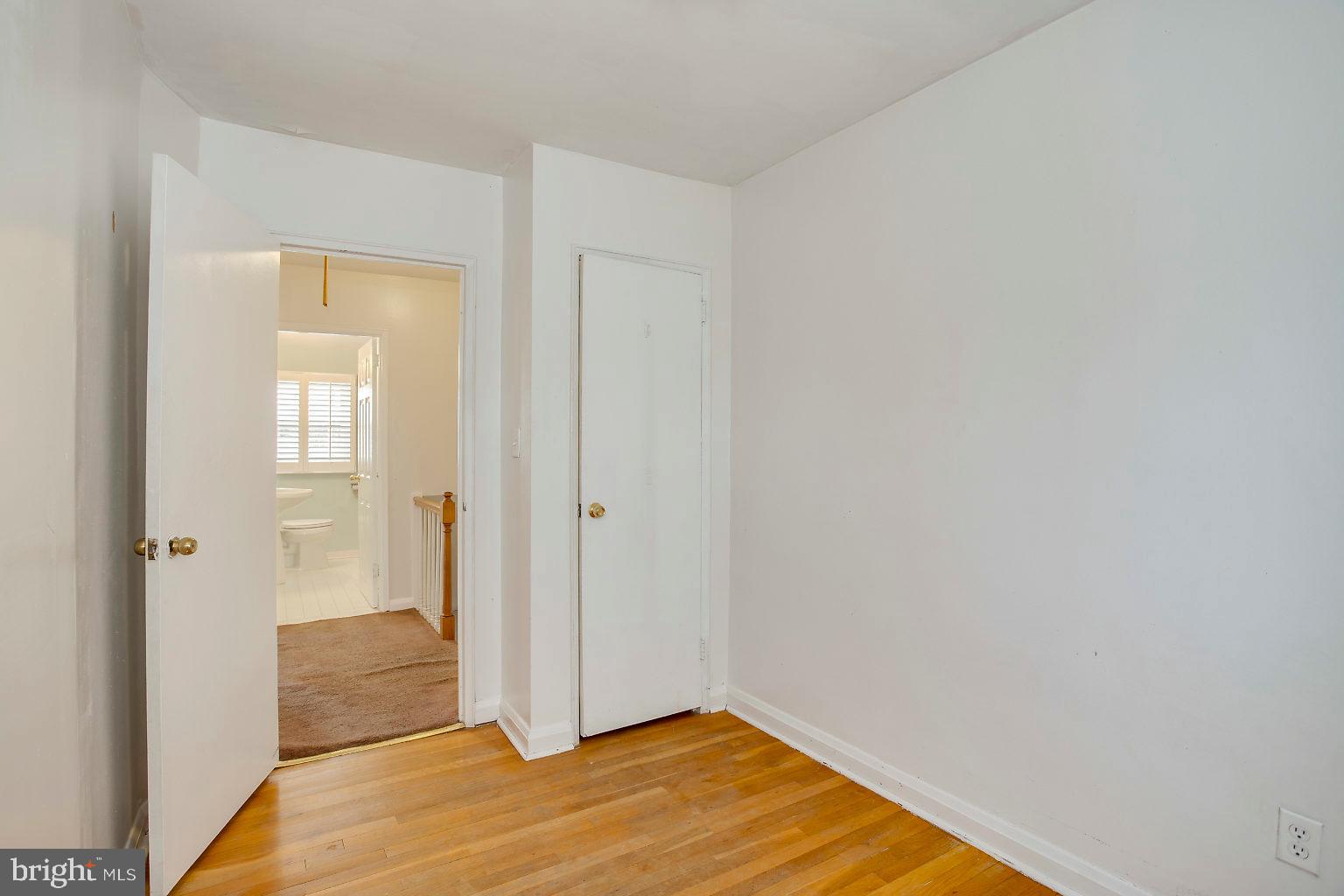 971 Southridge Road Baltimore, MD 21228 - Photo 4 of 32 Gallery Image 4