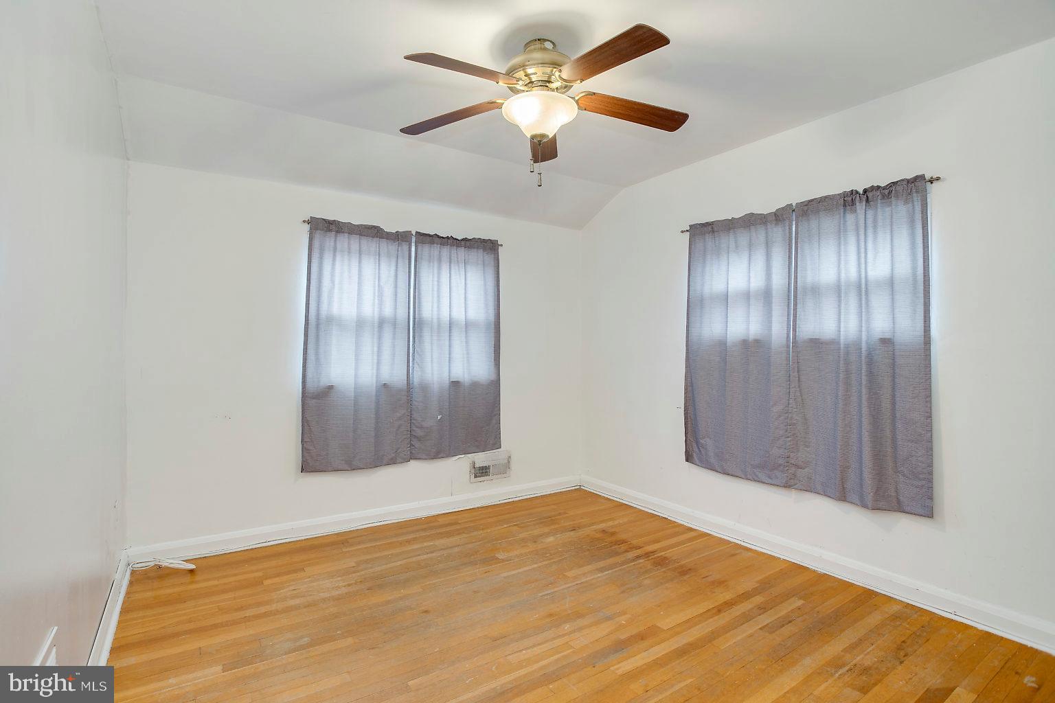971 Southridge Road Baltimore, MD 21228 - Photo 6 of 32 Gallery Image 6