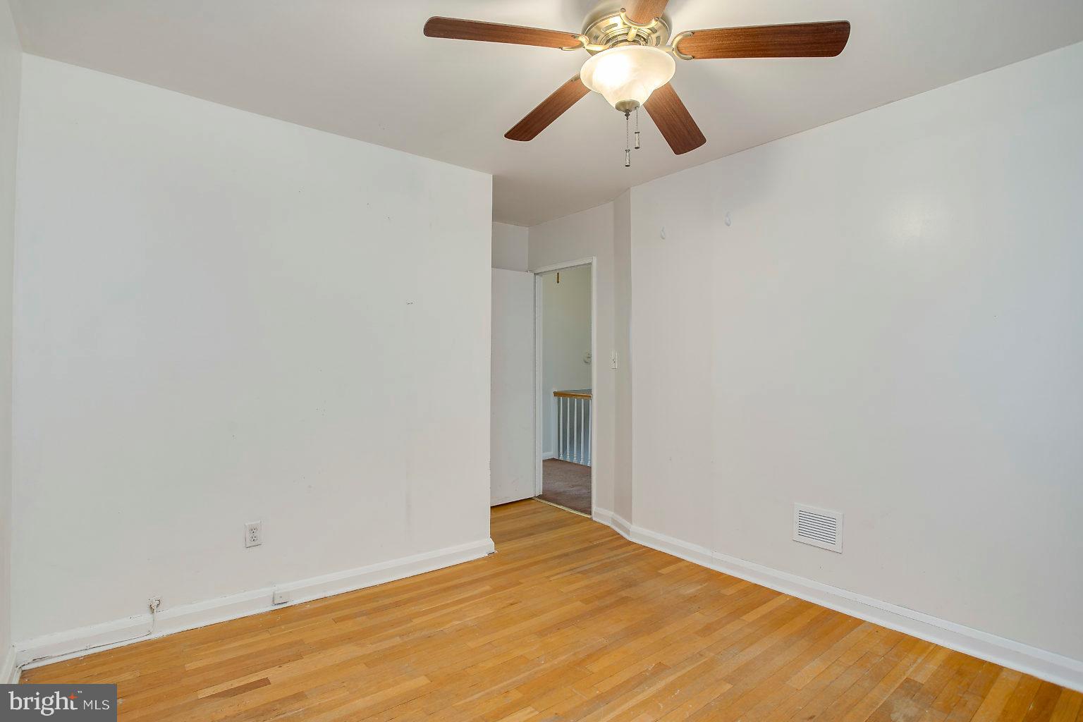 971 Southridge Road Baltimore, MD 21228 - Photo 7 of 32 Gallery Image 7
