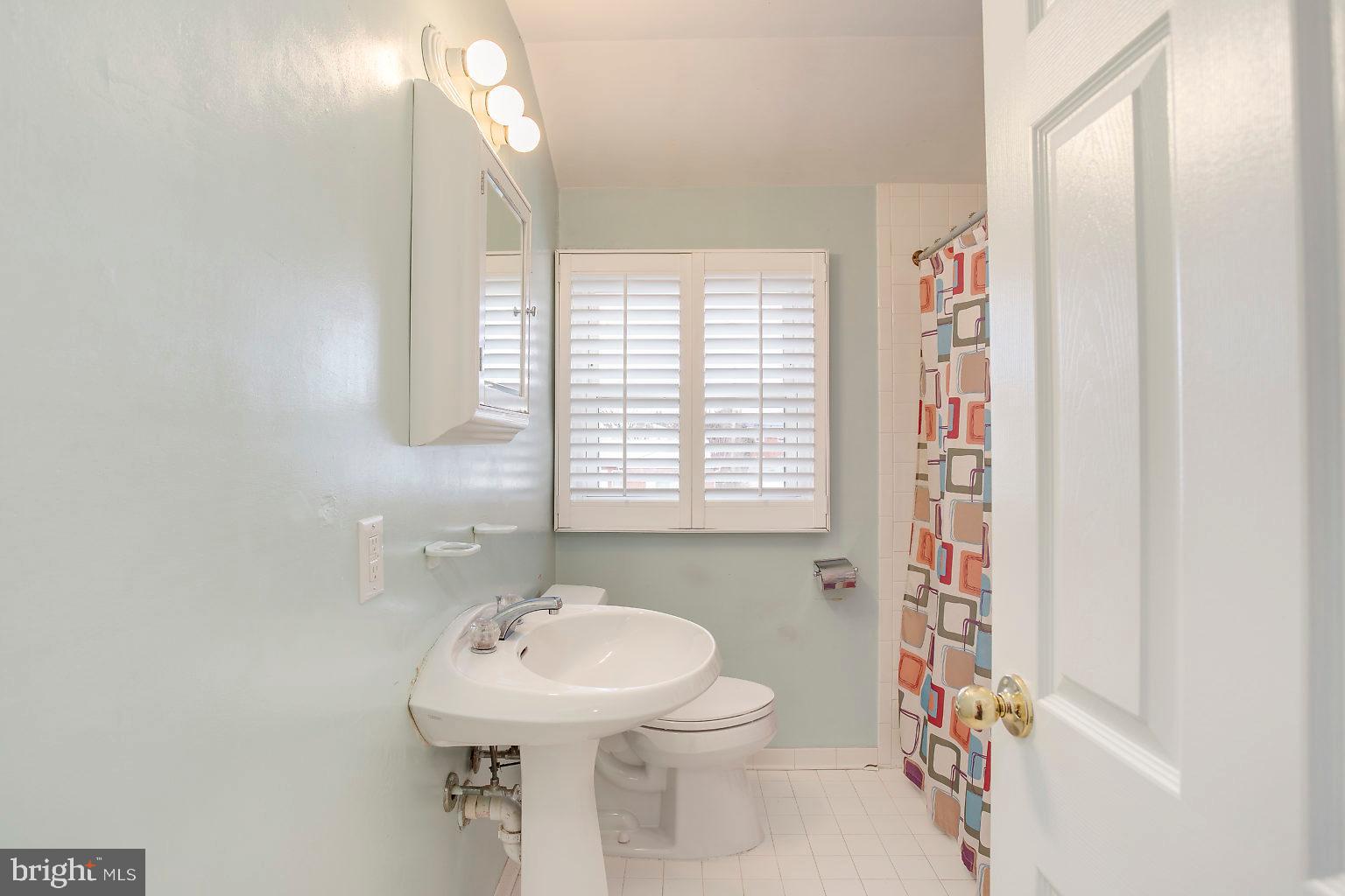 971 Southridge Road Baltimore, MD 21228 - Photo 8 of 32 Gallery Image 8