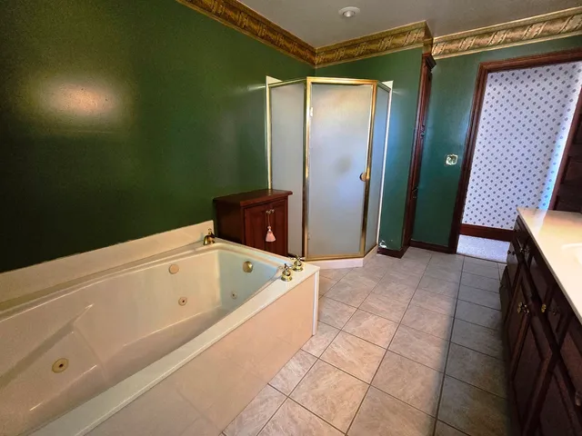 a view of empty room with windows