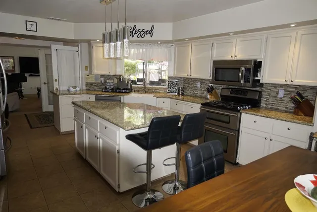 $599,900 | 742 North Marion Avenue, Clovis, CA 93611