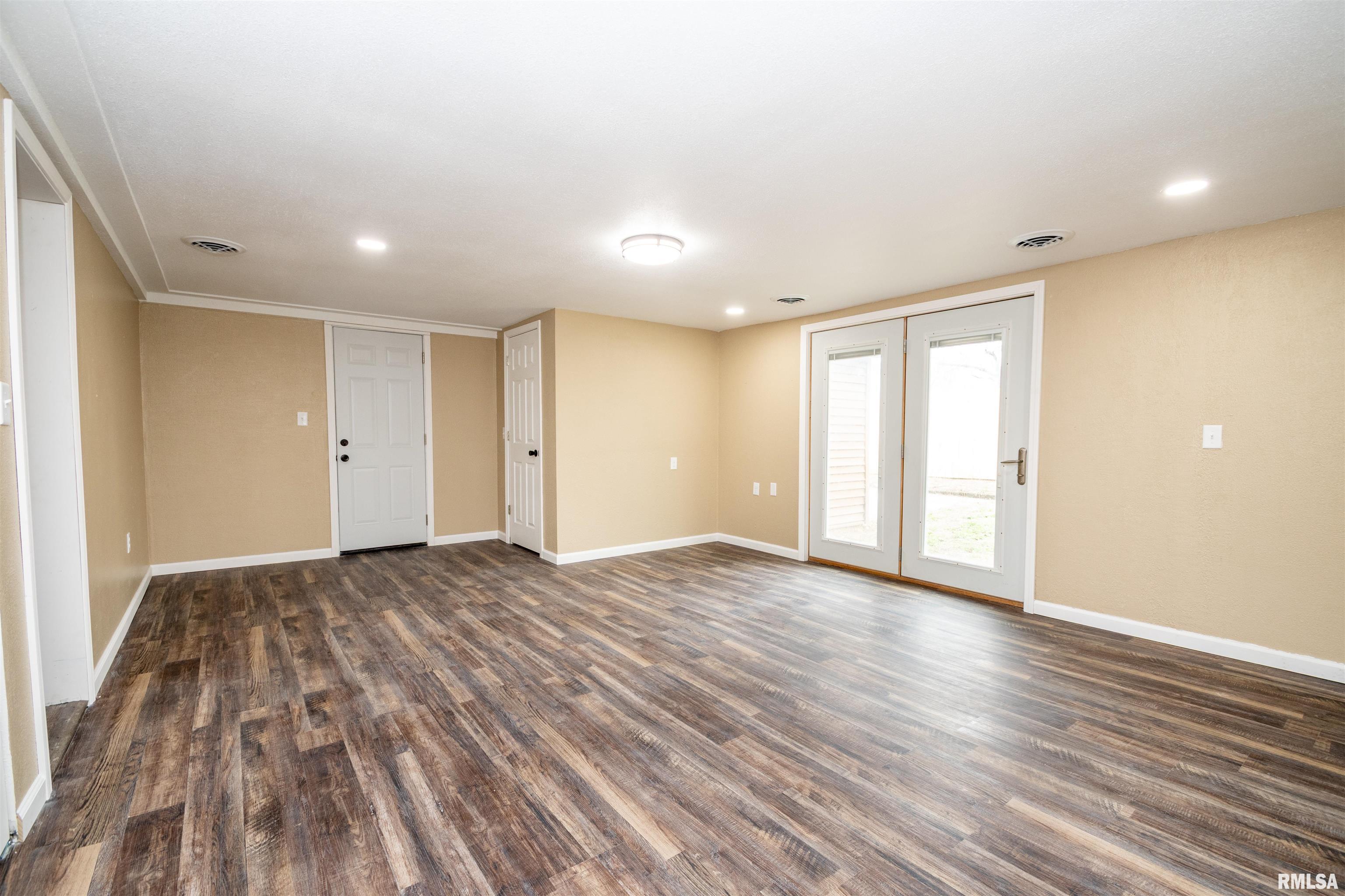 1408 Koch Street Pekin, IL 61554 - Photo 16 of 34