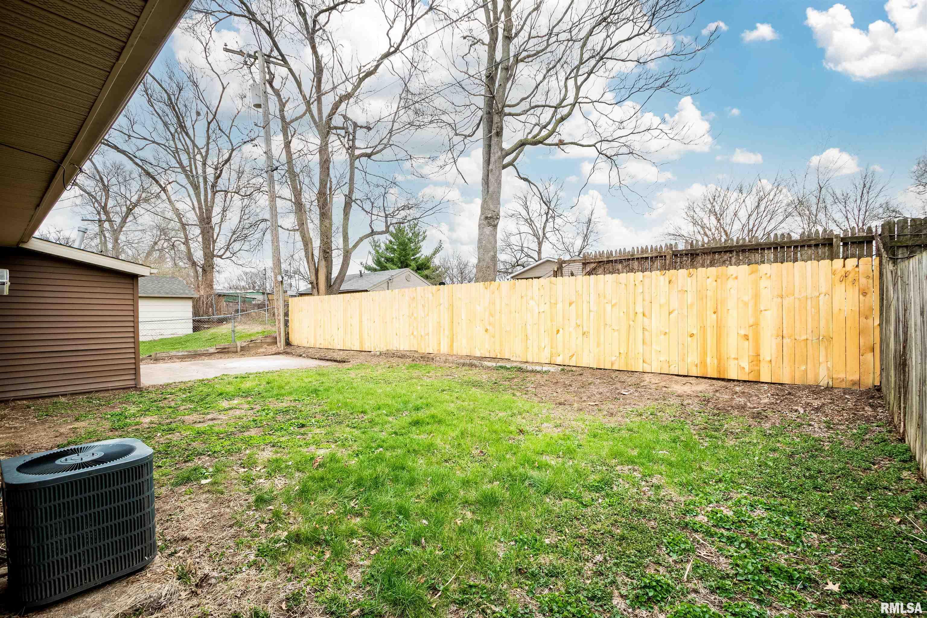1408 Koch Street Pekin, IL 61554 - Photo 4 of 34
