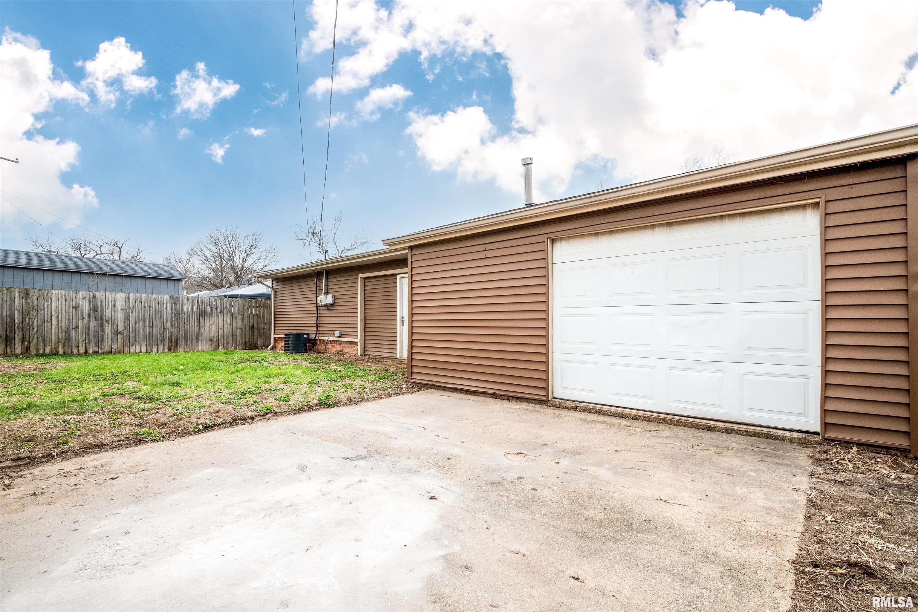 1408 Koch Street Pekin, IL 61554 - Photo 5 of 34