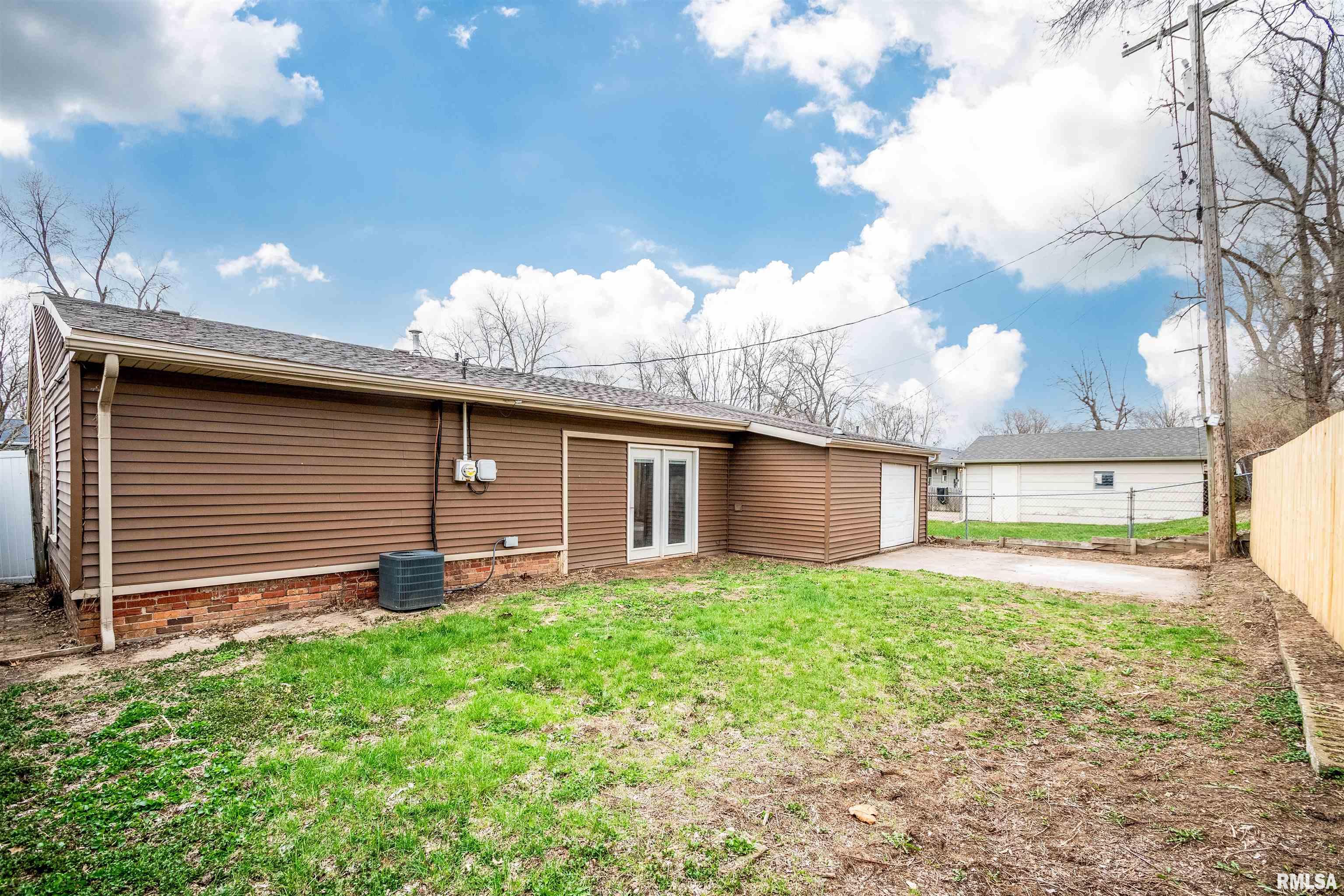 1408 Koch Street Pekin, IL 61554 - Photo 6 of 34