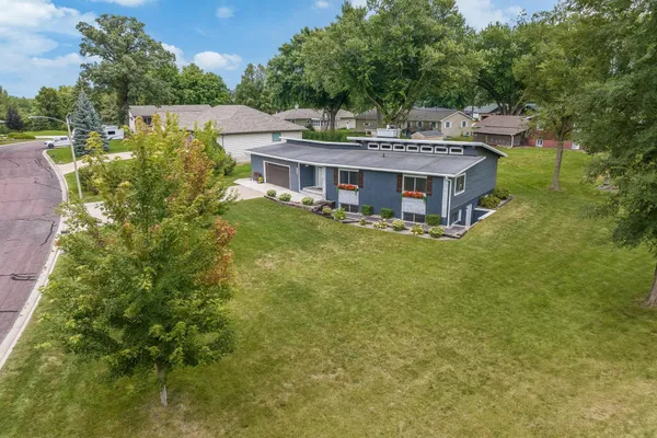 $316,000 | 223 Oak Knoll Court, Blue Earth, MN 56013