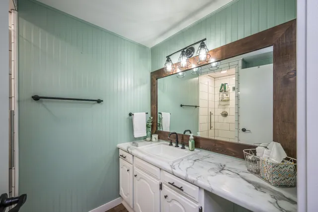 $329,000 | 223 Oak Knoll Court, Blue Earth, MN 56013