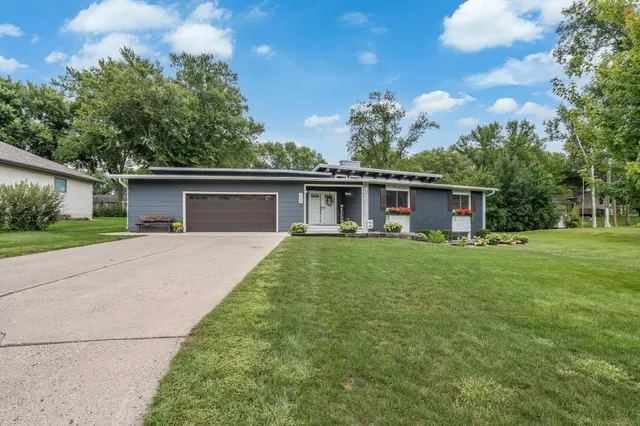 $329,000 | 223 Oak Knoll Court, Blue Earth, MN 56013