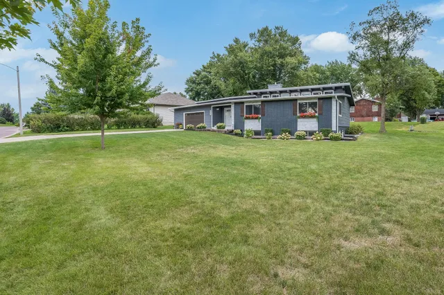 $329,000 | 223 Oak Knoll Court, Blue Earth, MN 56013