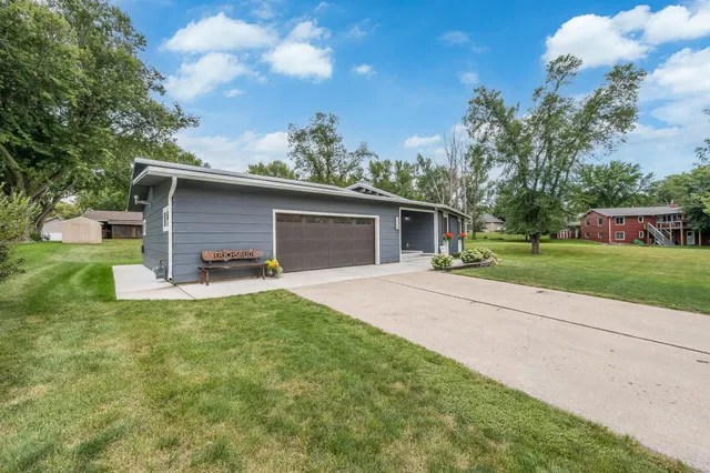 $329,000 | 223 Oak Knoll Court, Blue Earth, MN 56013