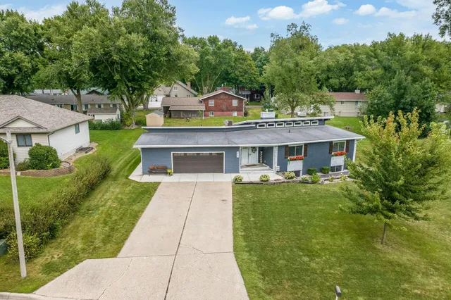 $329,000 | 223 Oak Knoll Court, Blue Earth, MN 56013