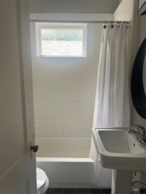 4627 Depew Avenue Austin, TX 78751 - Photo 18 of 30 a bathroom with a sink a toilet and a bathtub