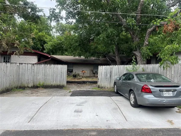 a view of a house with a yard and garage