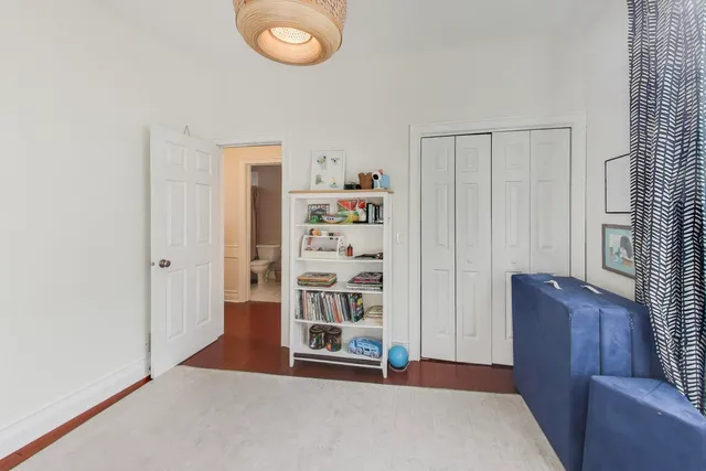 a view of livingroom with furniture