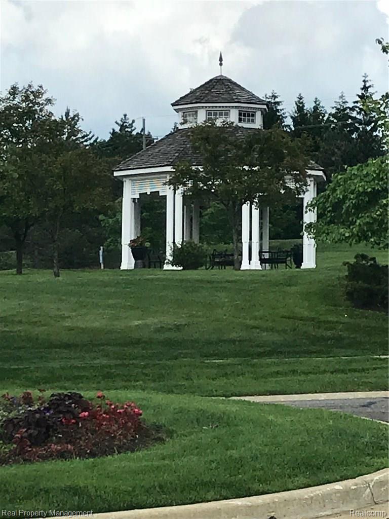 3588 Oakmonte Boulevard Rochester, MI 48306 - Photo 14 of 19 IMG_7875.jpg