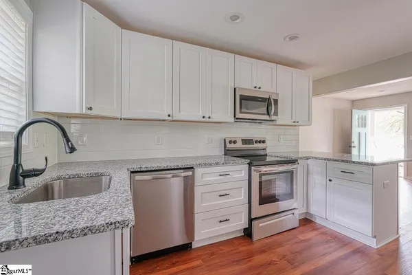 $300,000 | 32 Bagwell Circle, Greenville, SC 29605
