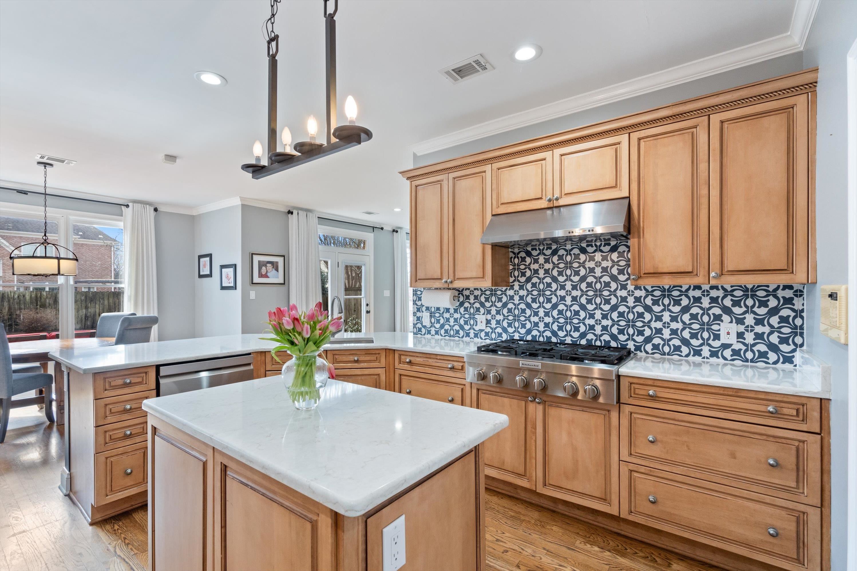 9335 Gresham Cove Germantown, TN 38139 - Photo 11 of 40 Kitchen with center island, peninsula, and 6 burner gas stove