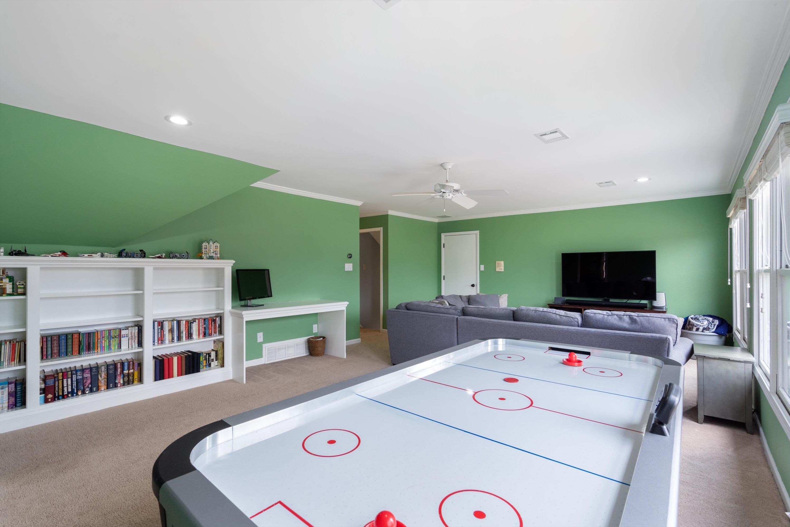 9335 Gresham Cove Germantown, TN 38139 - Photo 25 of 40 Game Room with builtins and desk