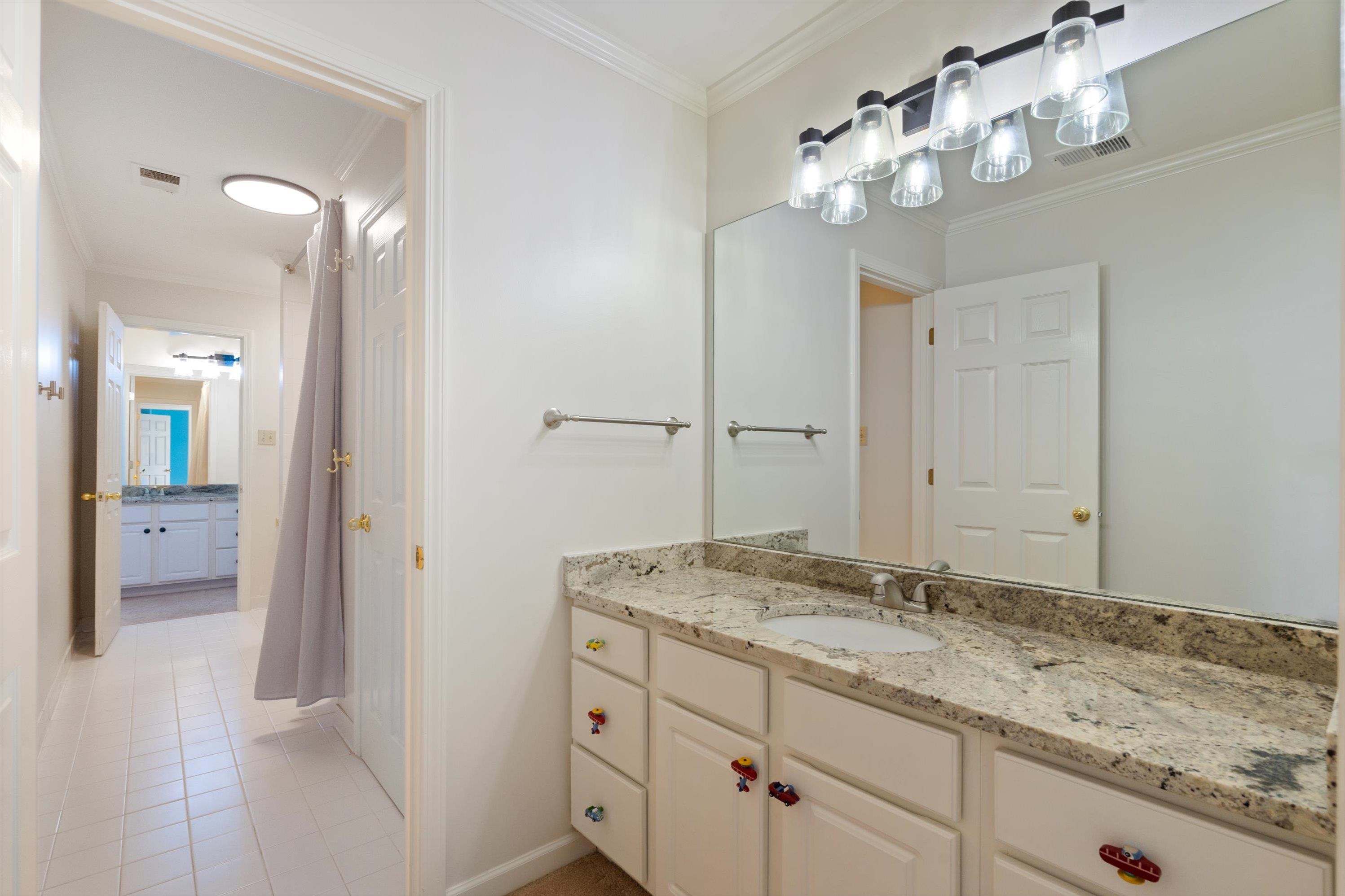 9335 Gresham Cove Germantown, TN 38139 - Photo 28 of 40 Large upstairs bath