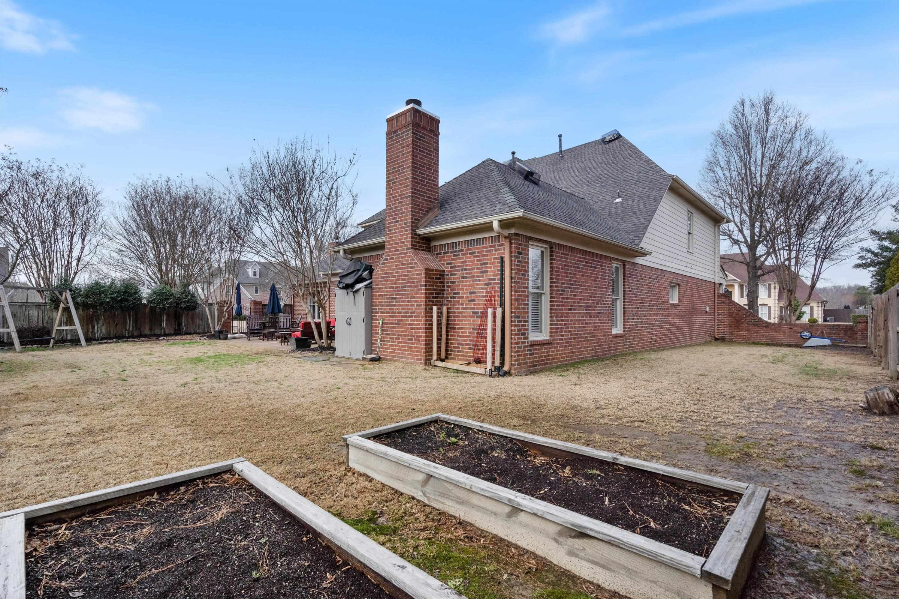 9335 Gresham Cove Germantown, TN 38139 - Photo 31 of 40 Rear view of property