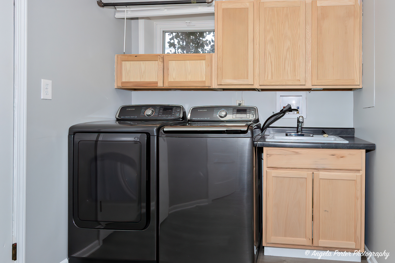 40 Pine Tree Row Lake Zurich, IL 60047 - Photo 21 of 31 a view of cabinets and window