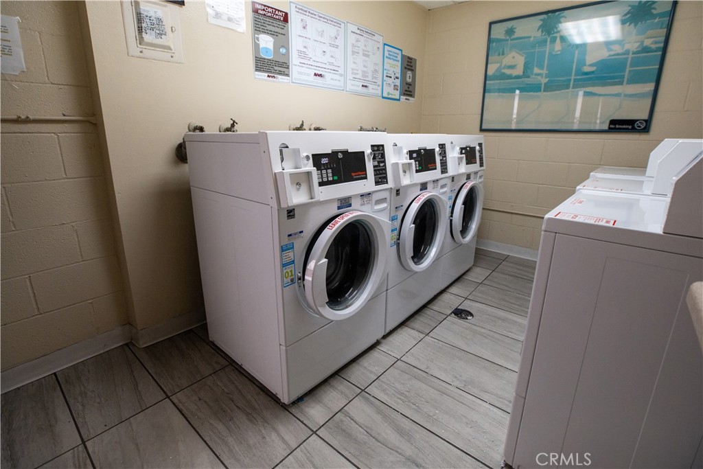 4015 137th Street, Unit 220 Hawthorne, CA 90250 - Photo 19 of 20 a utility room with dryer and washer