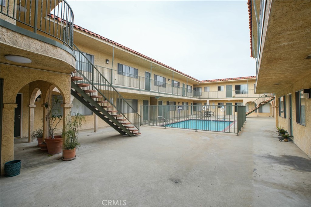 4015 137th Street, Unit 220 Hawthorne, CA 90250 - Photo 4 of 20 a view of an interior of a house