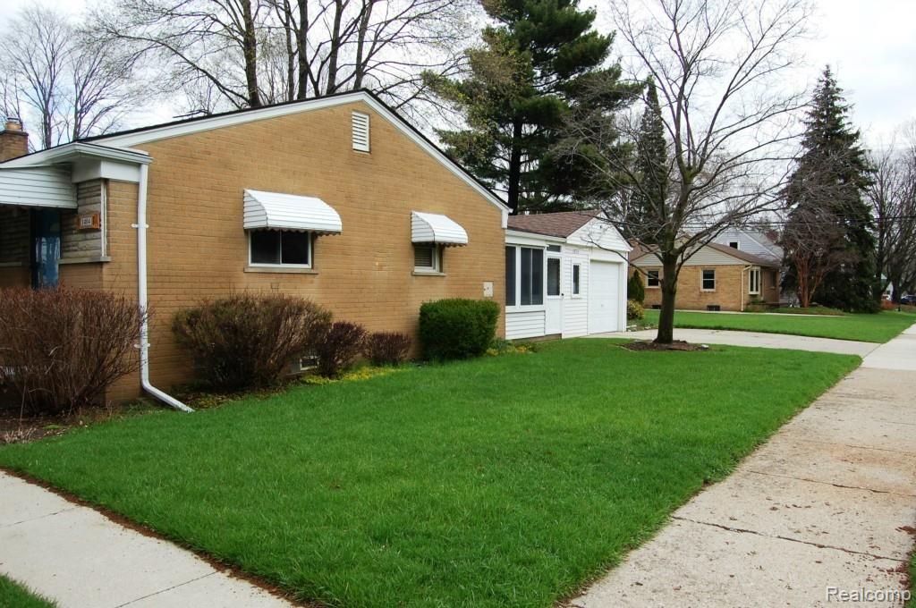 1404 North Main Street Rochester, MI 48307 - Photo 16 of 18 DSC_1015.jpg