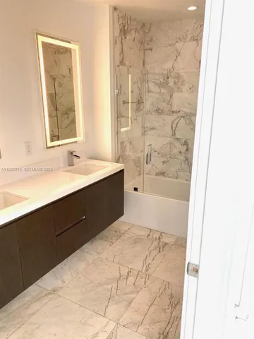 $4,800 | 851 Northeast 1st Avenue, Unit 2602, Miami, FL 33132