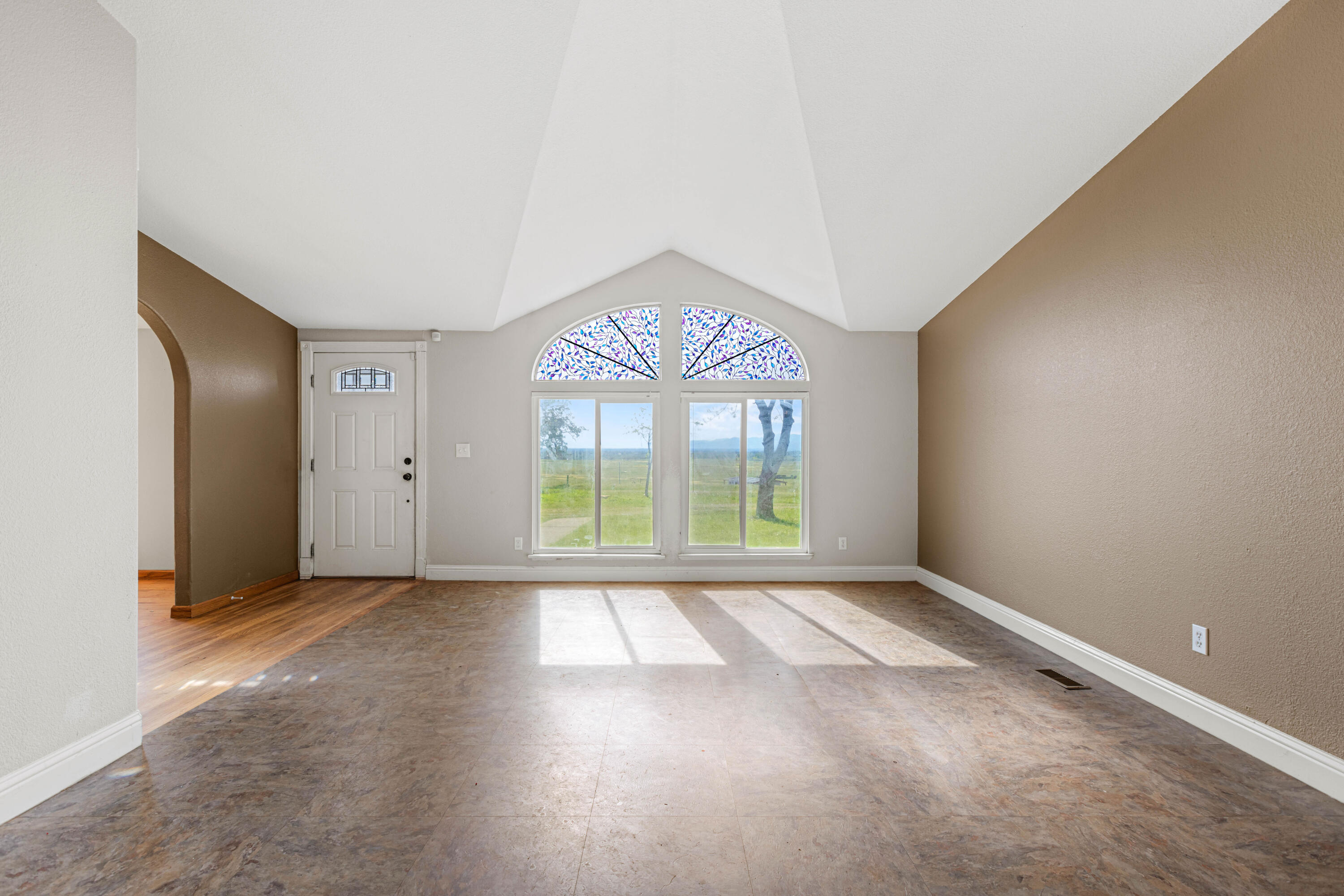7457 Sprig Way Anderson, CA 96007 - Photo 11 of 50 Living Room