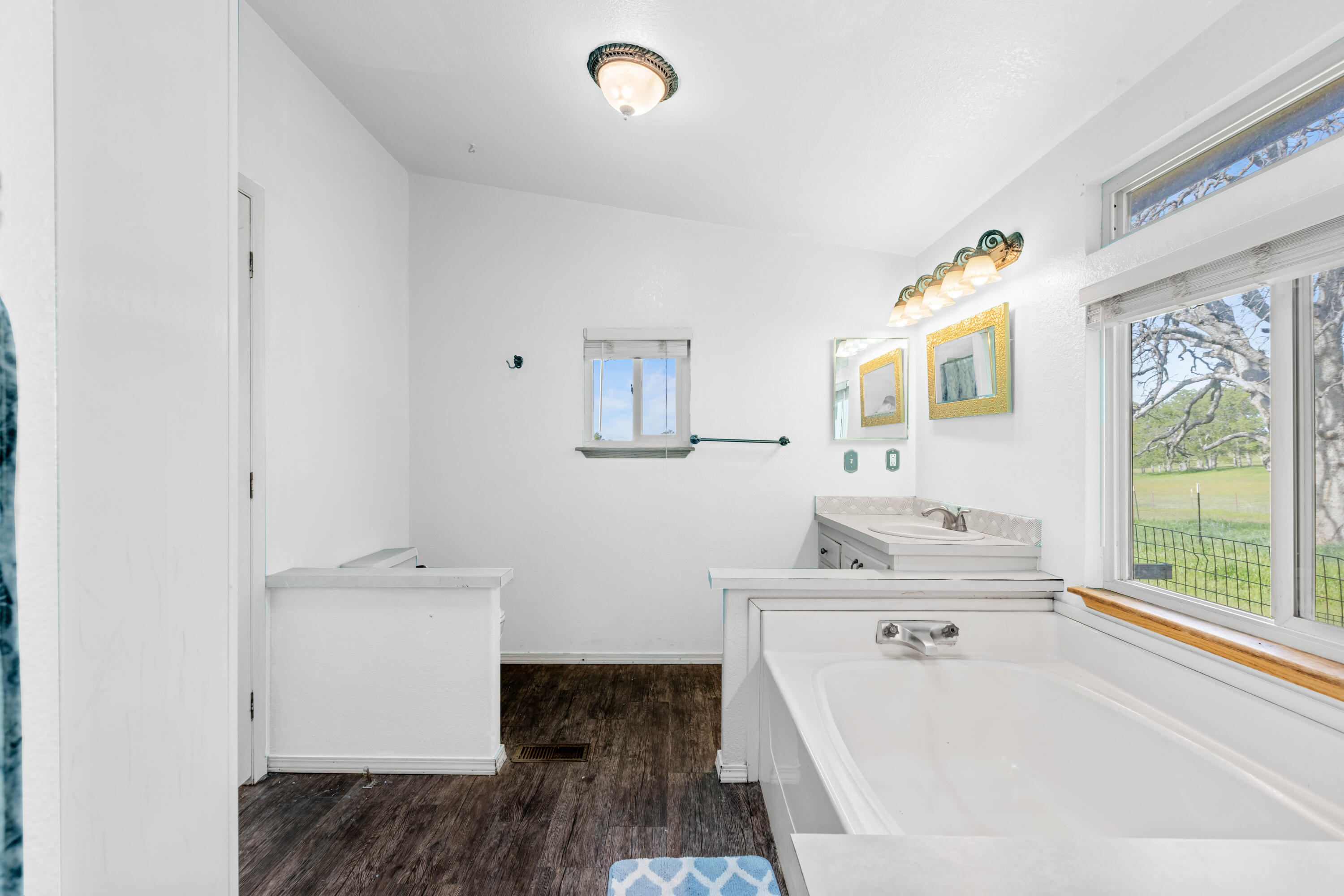 7457 Sprig Way Anderson, CA 96007 - Photo 17 of 50 Master Bath