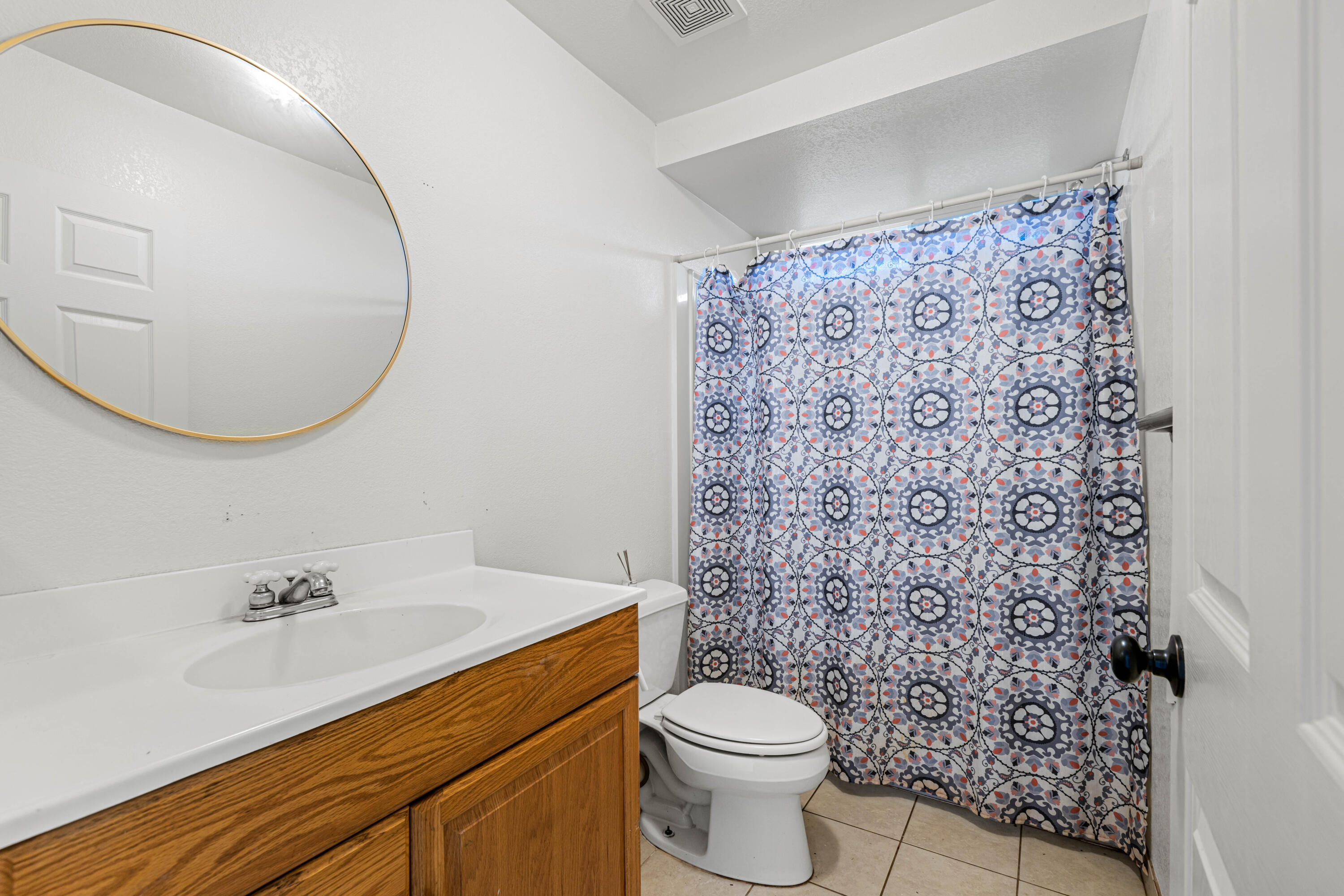 7457 Sprig Way Anderson, CA 96007 - Photo 20 of 50 Hall Bath
