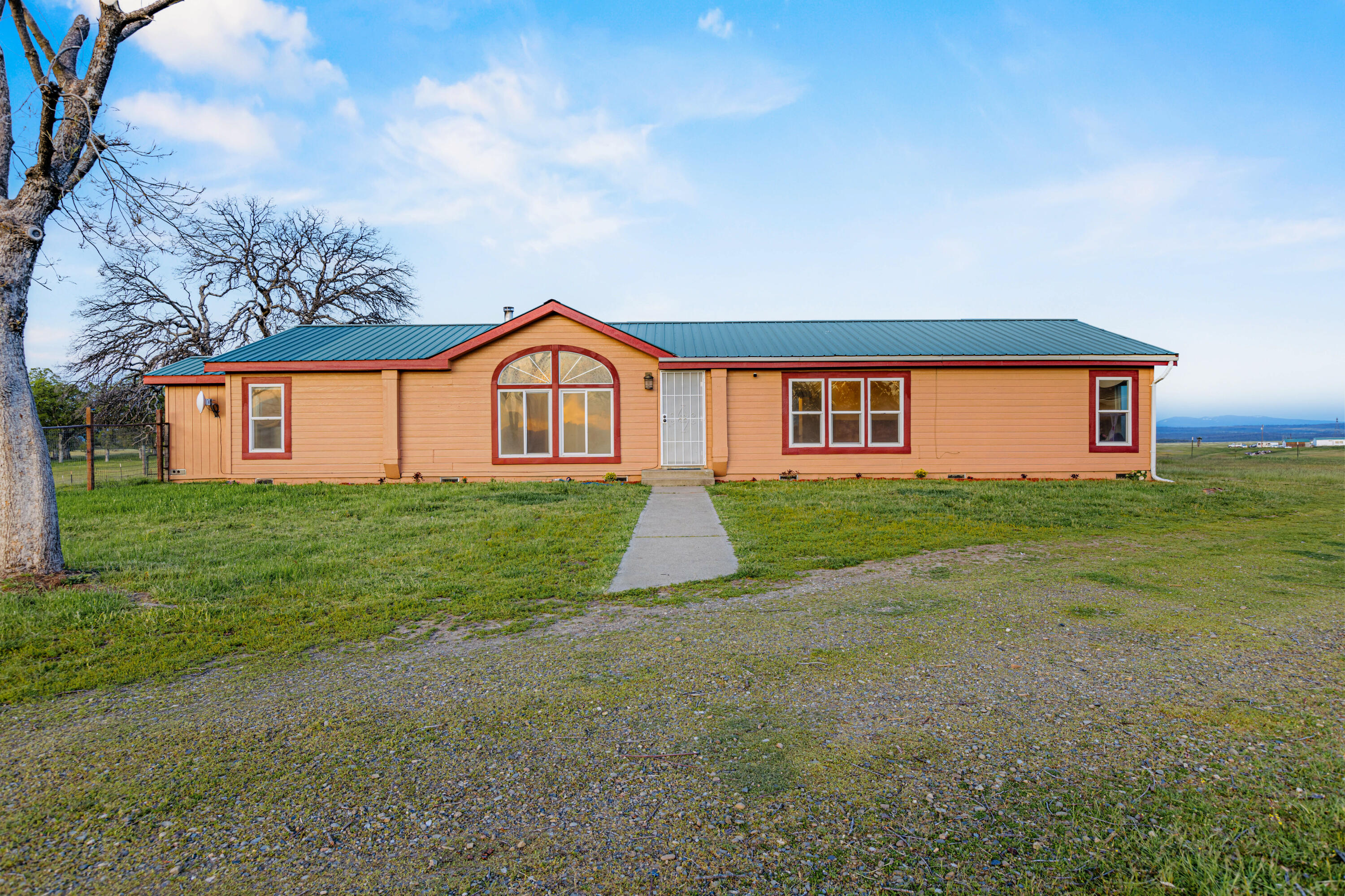 7457 Sprig Way Anderson, CA 96007 - Photo 5 of 50 Main House