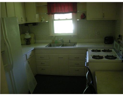 691 Jackson Road Apollo, PA 15613 - Photo 5 of 8 Kitchen.
