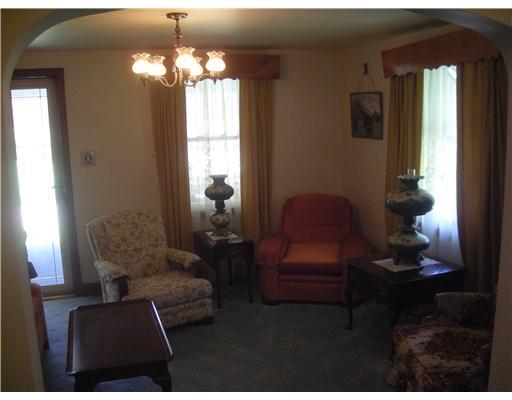 691 Jackson Road Apollo, PA 15613 - Photo 7 of 8 Living Room.