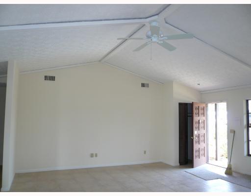 166 Southwest Cabana Point Circle Stuart, FL 34994 - Photo 3 of 8 Gallery Image 3