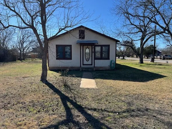 $85,000 | 407 West Chase Street, Brady, TX 76825