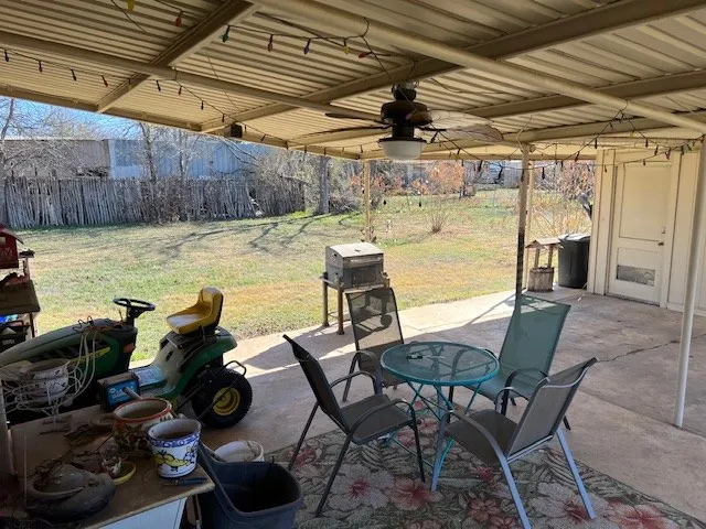 a view of a yard with a house