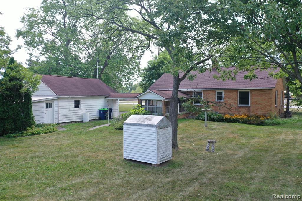 430 North Center Road Saginaw, MI 48638 - Photo 28 of 36