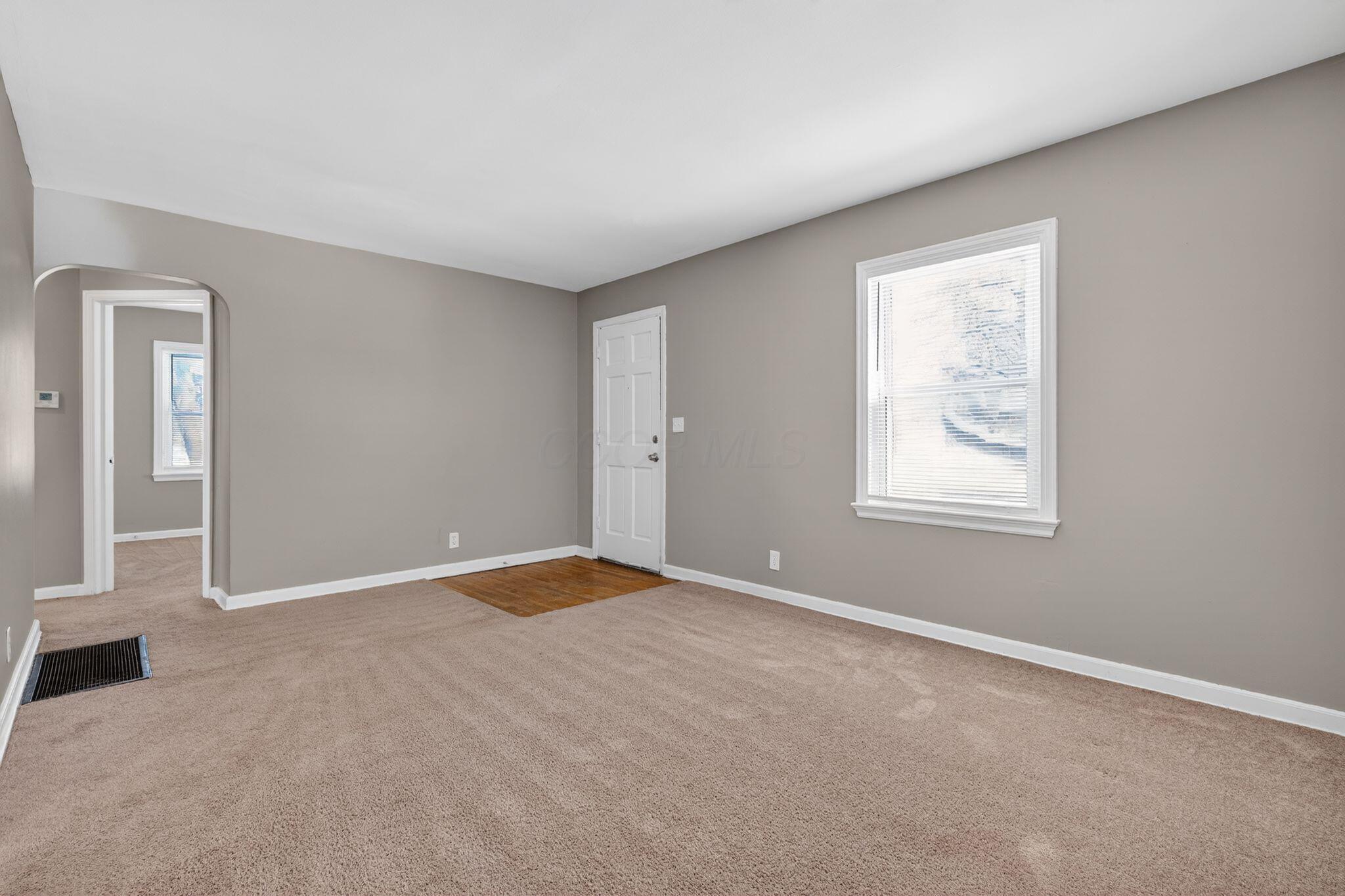 1001 Beechwood Road Columbus, OH 43227 - Photo 7 of 34 10_1001_Beechwood_Rd_Columbus_OH_43227-F