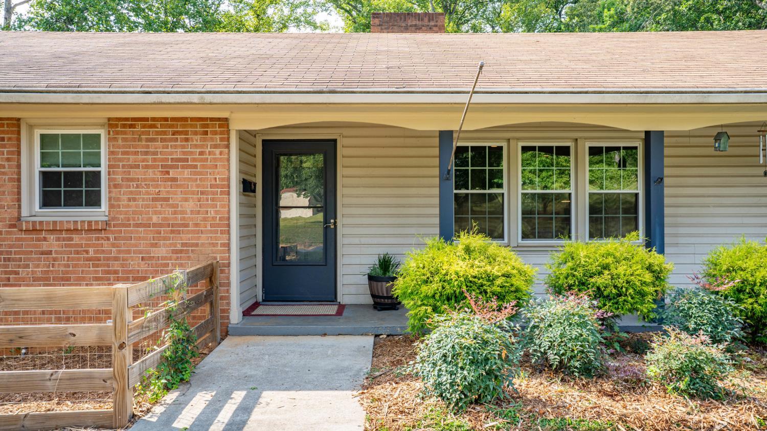 2305 Hawthorne Road Lynchburg, VA 24503 - Photo 2 of 56