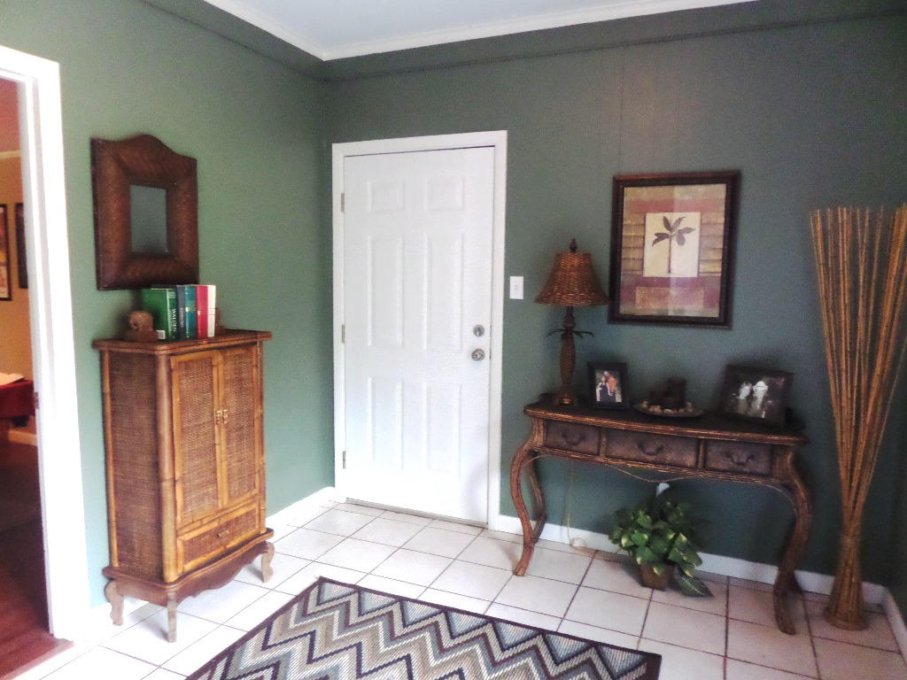 122 Cumberland View Drive Oak Ridge, TN 37830 - Photo 2 of 34 Foyer