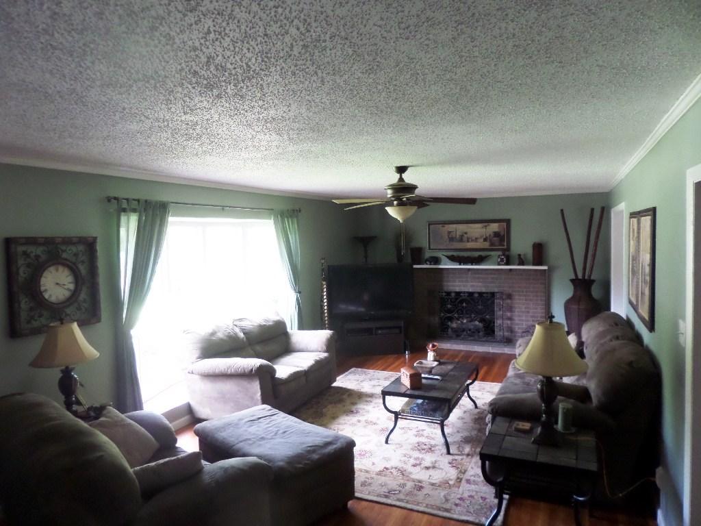 122 Cumberland View Drive Oak Ridge, TN 37830 - Photo 9 of 34 Living Room1